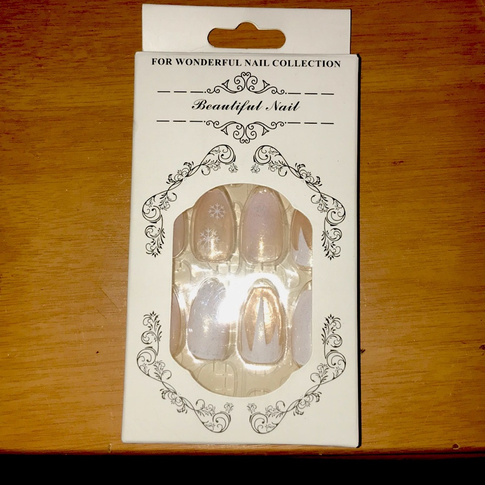 Press on nails